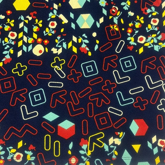 LuLaRoe Women’s Cassie Pencil Skirt/Size:XL /Color: Multi Floral-Geometric (NWT) - Picture 4 of 7